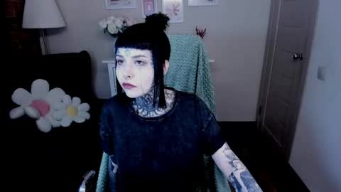 Snapshot of blood__mary chatting on April 23, 2026, 10:25 am Mary online show from April 23, 2026, 10:25 am
