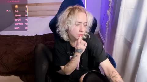 blooming_soul online show from November 24, 2025, 9:25 pm