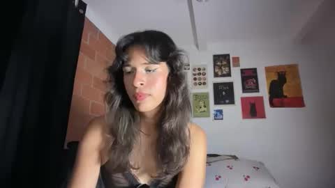 Snapshot of bloomingbella chatting on October 15, 2025, 3:17 am Bella Bloom ts online show from October 15, 2025, 3:17 am