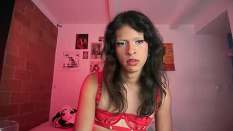 Snapshot of bloomingbella chatting on November 17, 2025, 6:19 am Bella Bloom ts online show from November 17, 2025, 6:19 am