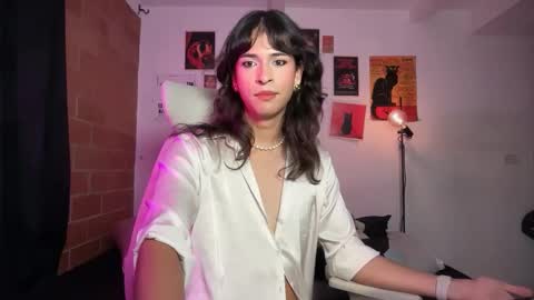 Bella Bloom ts online show from May 1, 2026, 2:16 am