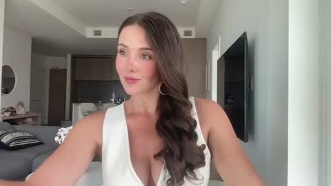 Snapshot of bloomyogi chatting on June 18, 2026, 8:57 pm Emma Bloom online show from June 18, 2026, 8:57 pm