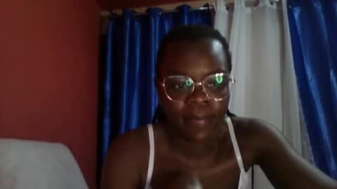 blossomcherry25 online show from April 19, 2026, 12:43 am