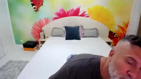 Nico online show from November 18, 2025, 4:33 pm