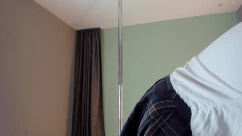 blue_sixx online show from October 2, 2025, 2:24 pm