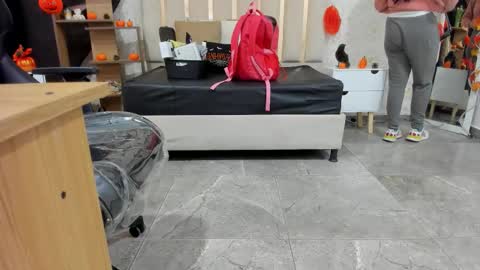 blue_tay1 online show from October 28, 2025, 11:58 am