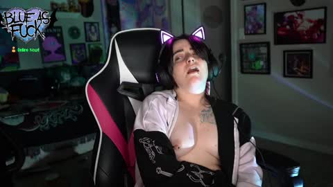 Blue online show from January 3, 2025, 5:28 am