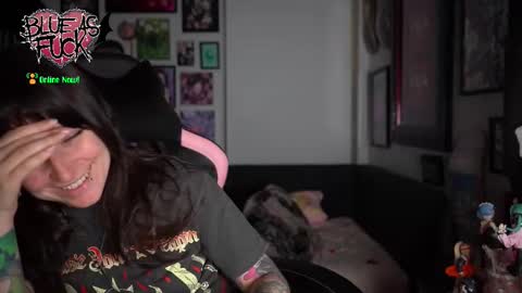 Blue online show from November 22, 2025, 1:04 am