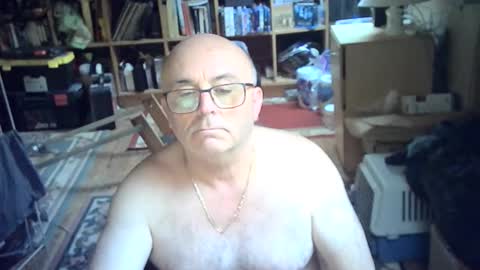 Snapshot of bluebox65 chatting on November 6, 2025, 3:24 pm bluebox65 online show from November 6, 2025, 3:24 pm