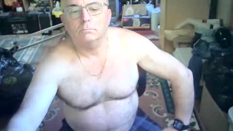 Snapshot of bluebox65 chatting on November 12, 2025, 2:50 pm bluebox65 online show from November 12, 2025, 2:50 pm