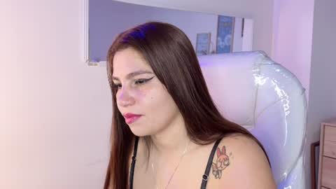 Snapshot of bluee_hazell chatting on June 18, 2026, 12:53 pm online show from June 18, 2026, 12:53 pm