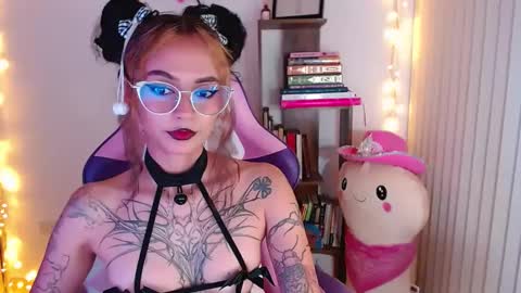 Snapshot of bluee_v chatting on September 16, 2025, 1:06 am Im Abril .. Nice to meet you thumb up me please its important INDEPENDENT MODEL online show from September 16, 2025, 1:06 am