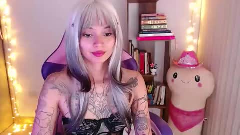 Snapshot of bluee_v chatting on November 21, 2025, 1:37 am Im Abril .. Nice to meet you thumb up me please its important INDEPENDENT MODEL online show from November 21, 2025, 1:37 am