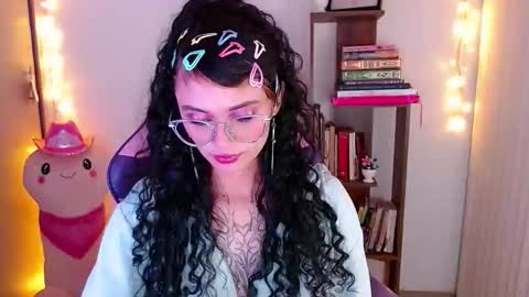 Snapshot of bluee_v chatting on November 29, 2025, 2:47 am Im Abril .. Nice to meet you thumb up me please its important INDEPENDENT MODEL online show from November 29, 2025, 2:47 am