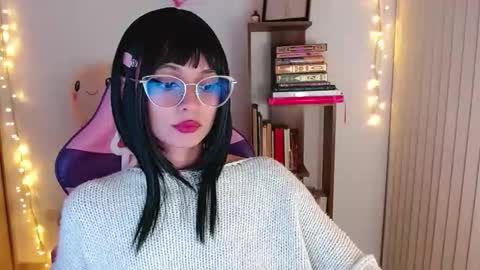 Snapshot of bluee_v chatting on January 13, 2026, 2:39 am Im Abril .. Nice to meet you thumb up me please its important INDEPENDENT MODEL online show from January 13, 2026, 2:39 am