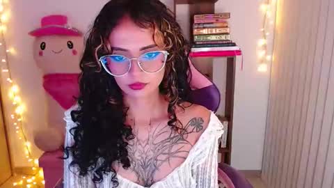 Snapshot of bluee_v chatting on January 16, 2026, 12:58 am Im Abril .. Nice to meet you thumb up me please its important INDEPENDENT MODEL online show from January 16, 2026, 12:58 am