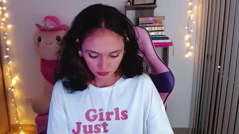 Snapshot of bluee_v chatting on February 6, 2026, 12:15 am Im Abril .. Nice to meet you thumb up me please its important INDEPENDENT MODEL online show from February 6, 2026, 12:15 am