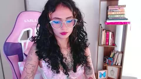 Snapshot of bluee_v chatting on February 12, 2026, 10:38 pm Im Abril .. Nice to meet you thumb up me please its important INDEPENDENT MODEL online show from February 12, 2026, 10:38 pm