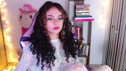 Snapshot of bluee_v chatting on February 18, 2026, 1:45 am Im Abril .. Nice to meet you thumb up me please its important INDEPENDENT MODEL online show from February 18, 2026, 1:45 am