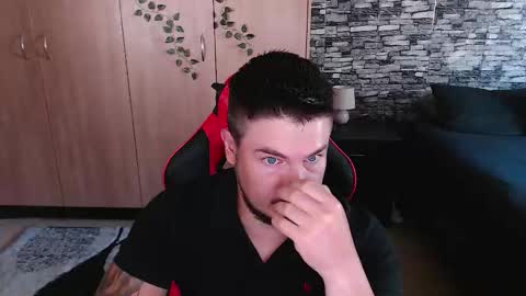 blueeyeboy0 online show from November 19, 2025, 7:08 am