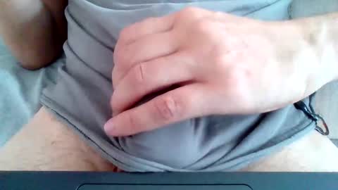 Snapshot of bluegum00 chatting on October 25, 2025, 5:26 am bluegum00 online show from October 25, 2025, 5:26 am