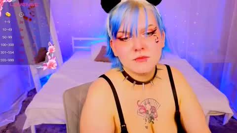 Snapshot of bluelunaray chatting on September 25, 2025, 2:04 am Hi my name is Lunaray online show from September 25, 2025, 2:04 am