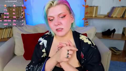 Snapshot of bluelunaray chatting on October 11, 2025, 2:55 am Hi my name is Lunaray online show from October 11, 2025, 2:55 am