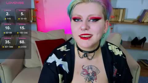 Snapshot of bluelunaray chatting on October 13, 2025, 9:31 am Hi my name is Lunaray online show from October 13, 2025, 9:31 am