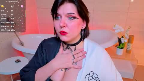 Snapshot of bluelunaray chatting on November 18, 2025, 10:09 am Hi my name is Lunaray online show from November 18, 2025, 10:09 am