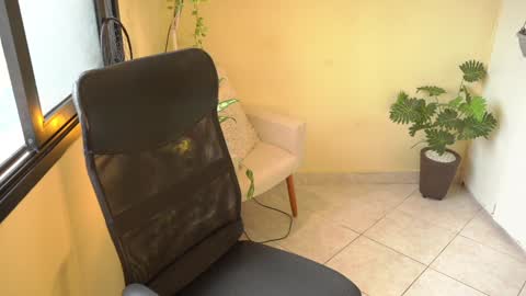 FLORAA online show from January 28, 2025, 11:28 am