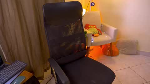 FLORAA online show from October 7, 2025, 3:53 pm