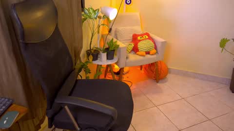 FLORAA online show from November 1, 2025, 6:21 pm