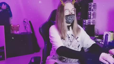 Blue online show from December 17, 2025, 10:16 pm