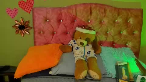 Violette 3 online show from November 2, 2025, 6:43 pm