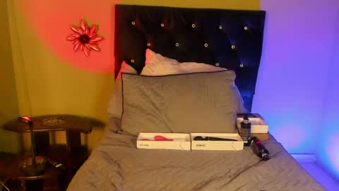 Violette 3 online show from May 16, 2026, 1:54 pm