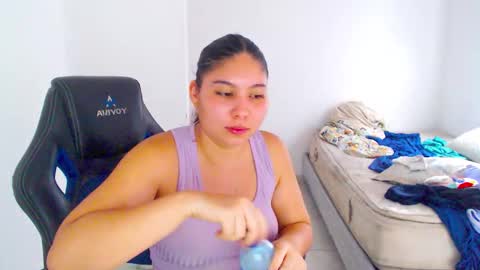 Snapshot of blumbum chatting on October 19, 2025, 9:37 pm Hey guysI am BrendaWelcome my room online show from October 19, 2025, 9:37 pm