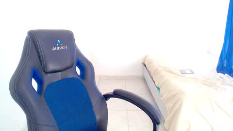 Snapshot of blumbum chatting on October 24, 2025, 6:37 pm Hey guysI am BrendaWelcome my room online show from October 24, 2025, 6:37 pm