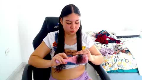 Snapshot of blumbum chatting on November 18, 2025, 8:13 pm Hey guysI am BrendaWelcome my room online show from November 18, 2025, 8:13 pm