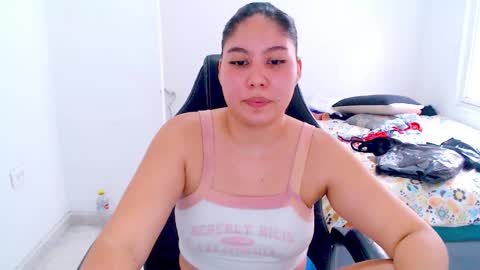 Snapshot of blumbum chatting on November 19, 2025, 9:15 pm Hey guysI am BrendaWelcome my room online show from November 19, 2025, 9:15 pm