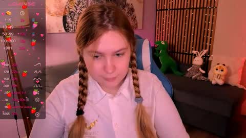 Snapshot of blush_ellie chatting on September 19, 2025, 8:31 pm Ellie3 online show from September 19, 2025, 8:31 pm