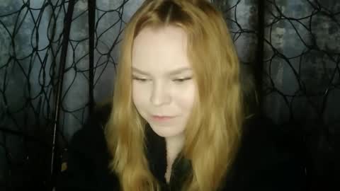 Snapshot of blushing_star chatting on October 12, 2025, 6:12 am blushing_star online show from October 12, 2025, 6:12 am