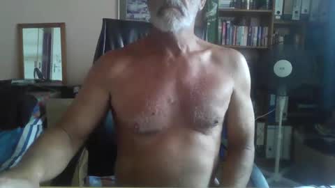 Snapshot of bobbgud chatting on December 21, 2025, 6:42 am Bobbgud online show from December 21, 2025, 6:42 am