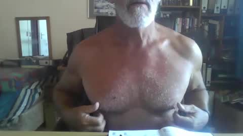 Snapshot of bobbgud chatting on February 12, 2026, 12:11 pm Bobbgud online show from February 12, 2026, 12:11 pm