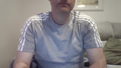 bobby_113 online show from February 5, 2025, 12:38 pm