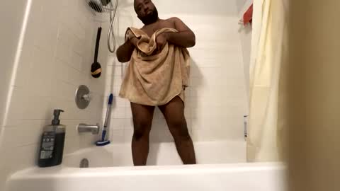 Luv bug  online show from December 12, 2024, 9:15 pm