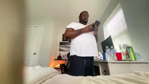 Luv bug  online show from September 25, 2025, 2:32 pm