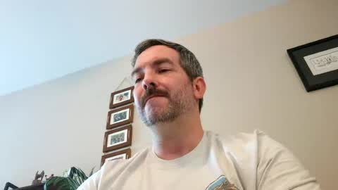 Snapshot of bobchmw chatting on June 21, 2026, 9:06 pm Bobchmw online show from June 21, 2026, 9:06 pm