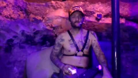 Snapshot of bobonme86 chatting on November 17, 2025, 2:12 pm bobonme86 online show from November 17, 2025, 2:12 pm