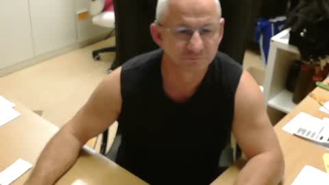 Snapshot of bodymen1 chatting on September 23, 2025, 8:12 pm bodymen1 online show from September 23, 2025, 8:12 pm