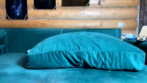 Snapshot of bohemianrhapsody1 chatting on November 5, 2025, 10:59 am Nail and Olivia online show from November 5, 2025, 10:59 am